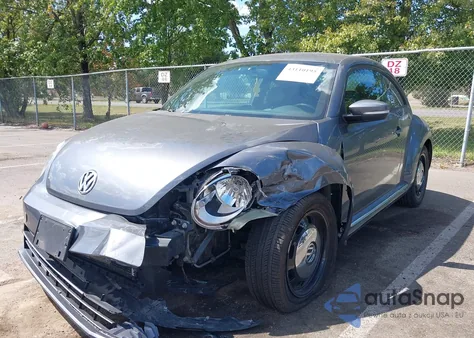 2013 Volkswagen Beetle 2.5L z USA, uszkodzony, nr VIN 3VWJP7AT7DM674633